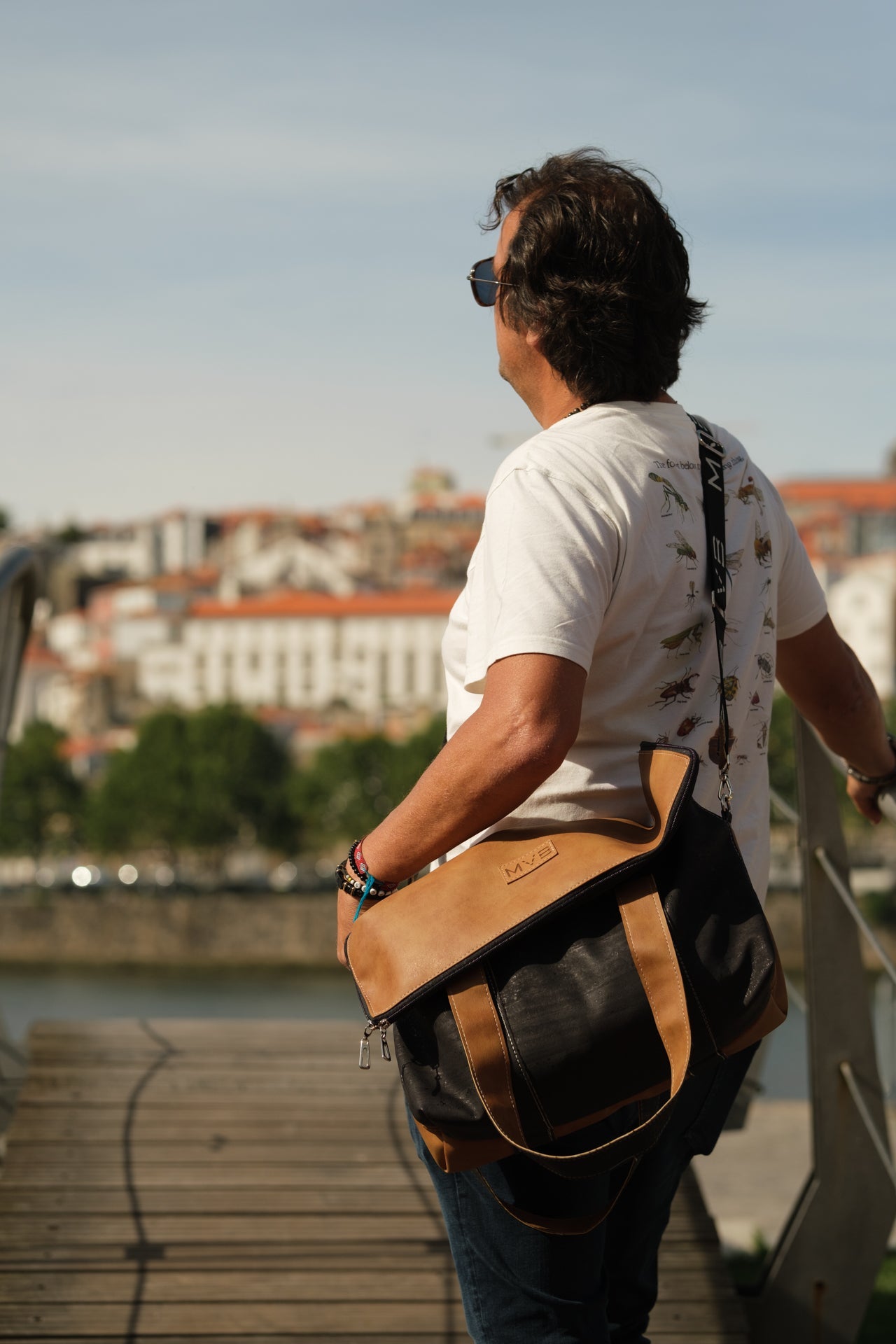 Versa Cork Messenger bag - Versa flop Refurbished - My Vegan Bags refurbished available on Cerqular