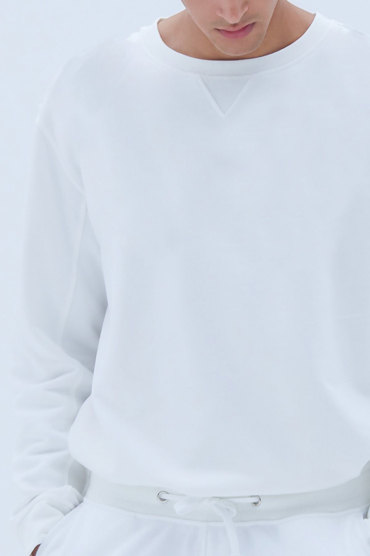 Crew Neck Sweatshirt in White | Size: L Refurbished - N/A (Note: There is no well-known brand by this name refurbished available on Cerqular