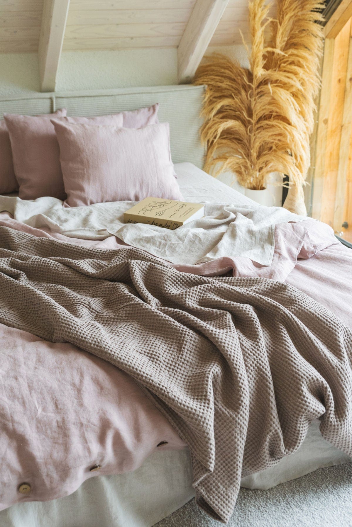Linen waffle blanket in Rosy Brown | Size: King 260x220 Refurbished - Amour Linen refurbished available on Cerqular
