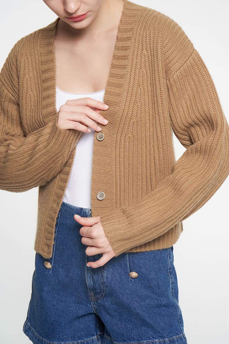 Cardigan C18 Flora Camel | Color: CAMEL | Size: L Refurbished - N/A (I could not find a well-known brand with this name refurbished available on Cerqular