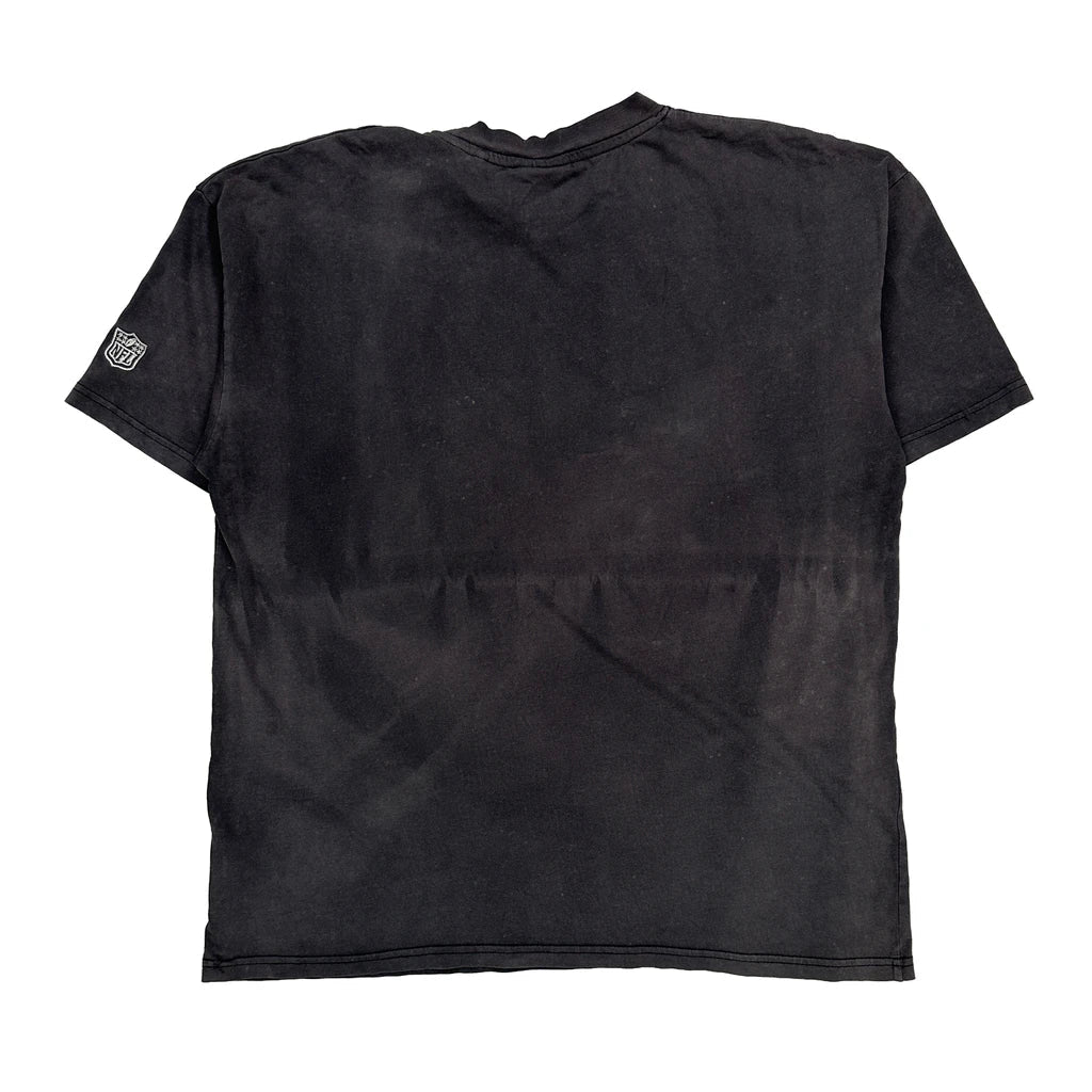 Las Vegas Raiders Nfl Graphic T-Shirt - Medium Black Cotton Refurbished - Thrifted (note: this is a term often used to describe second- refurbished available on Cerqular