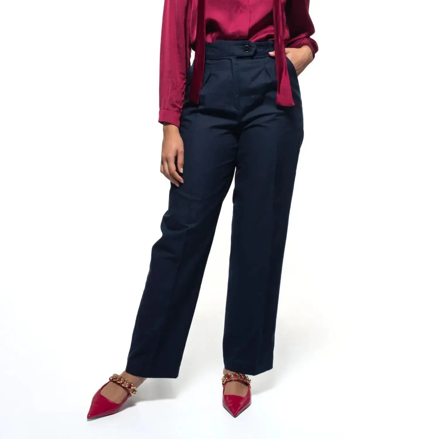 Hemera Trousers | Color: Midnight | Size: L Refurbished - Kurinji (This is a lesser-known brand, but it still exists refurbished available on Cerqular