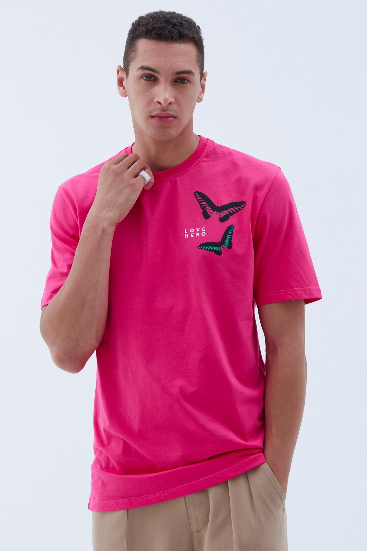 Butterfly T-shirt in Pink | Size: XL Refurbished - N/A (Note: There is no well-known brand by this name refurbished available on Cerqular
