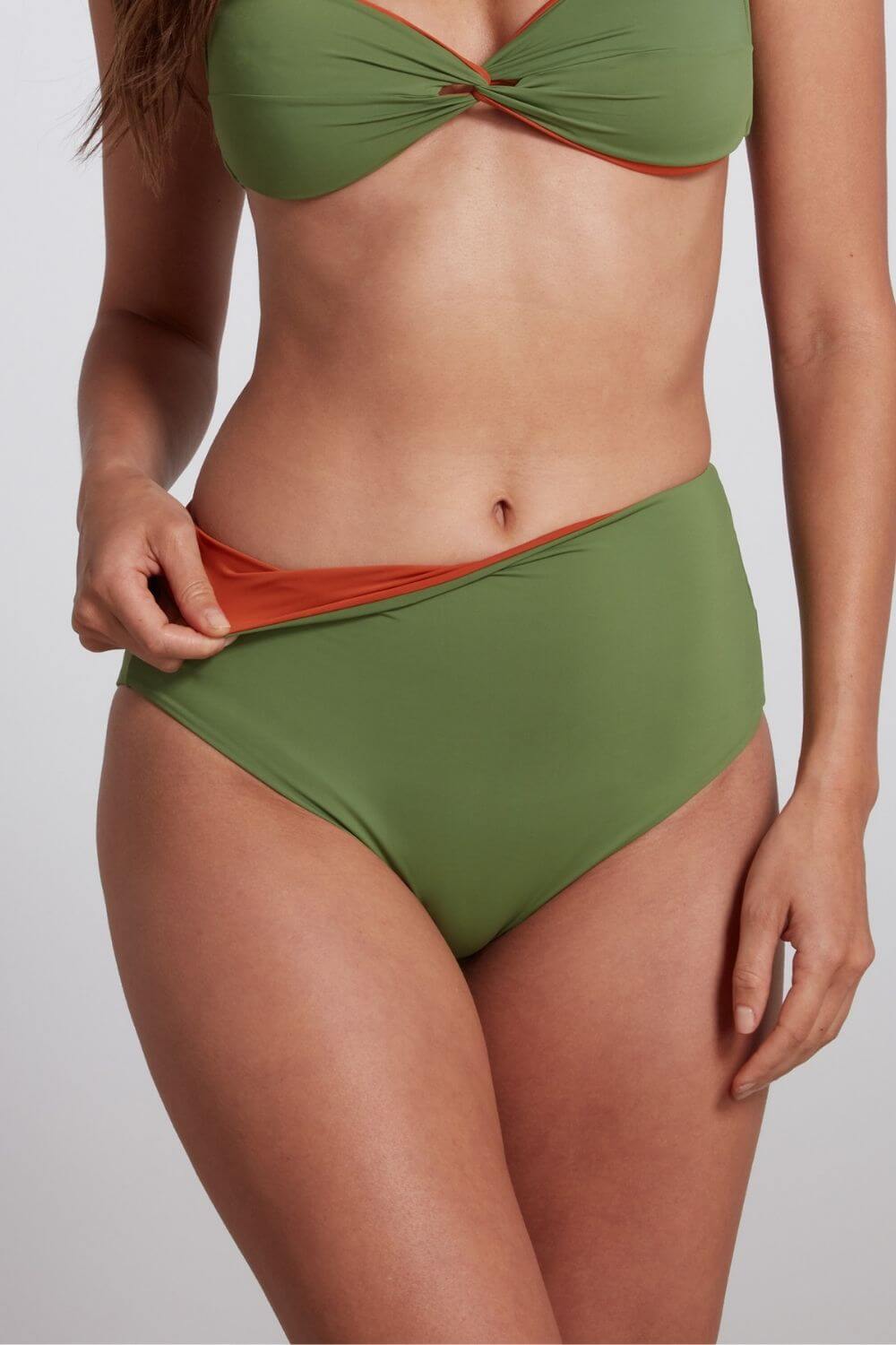Buy Val Reversible High Waist Bikini Bottom - Green/Pumpkin | Size: Large Refurbished - $105.00 Val Reversible High Waist Bikini Bottom - Green/Pumpkin | Size: Large Refurbished - Sauipe Swim refurbished available on Cerqular