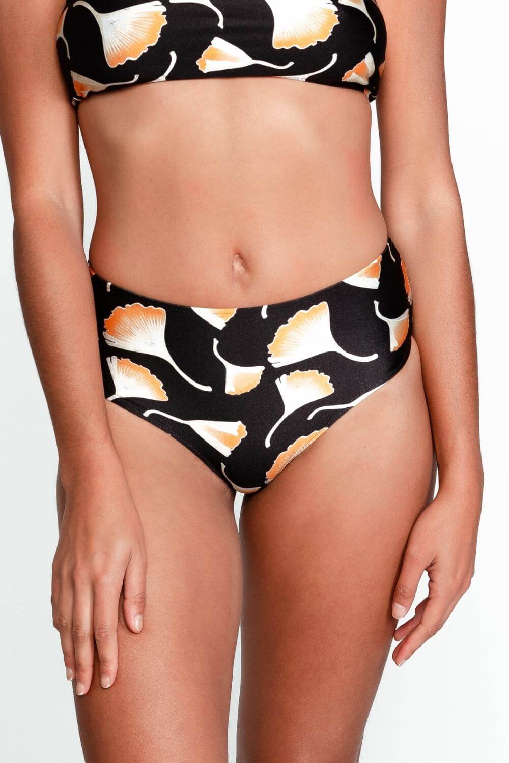 Serena Mid-Rise Bikini Bottom in Ginkgo Black | Size: Medium Refurbished - Sauipe Swim refurbished available on Cerqular