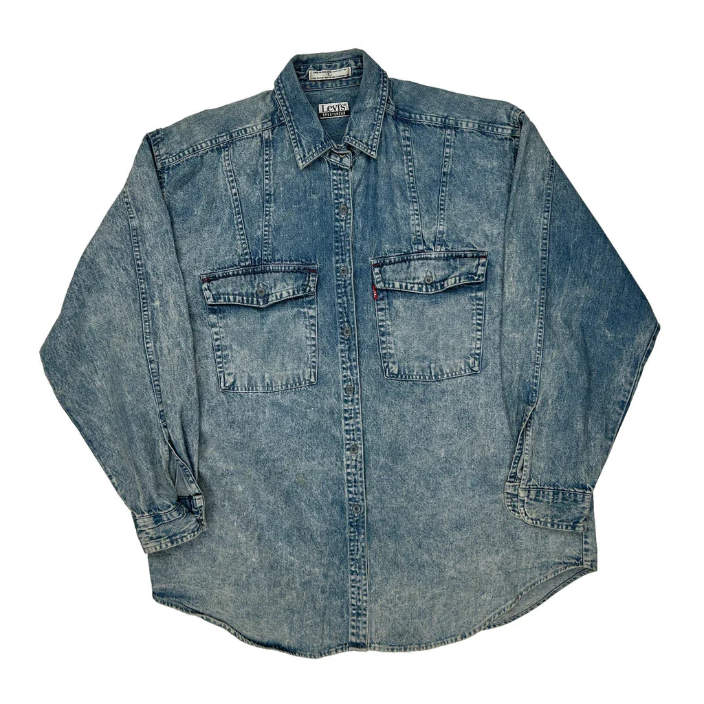 Buy Levis Oversized Denim Shirt - Large Light Wash Cotton Refurbished - $44.21 Levis Oversized Denim Shirt - Large Light Wash Cotton Refurbished - Thrifted (note: this is a term often used to describe second- refurbished available on Cerqular
