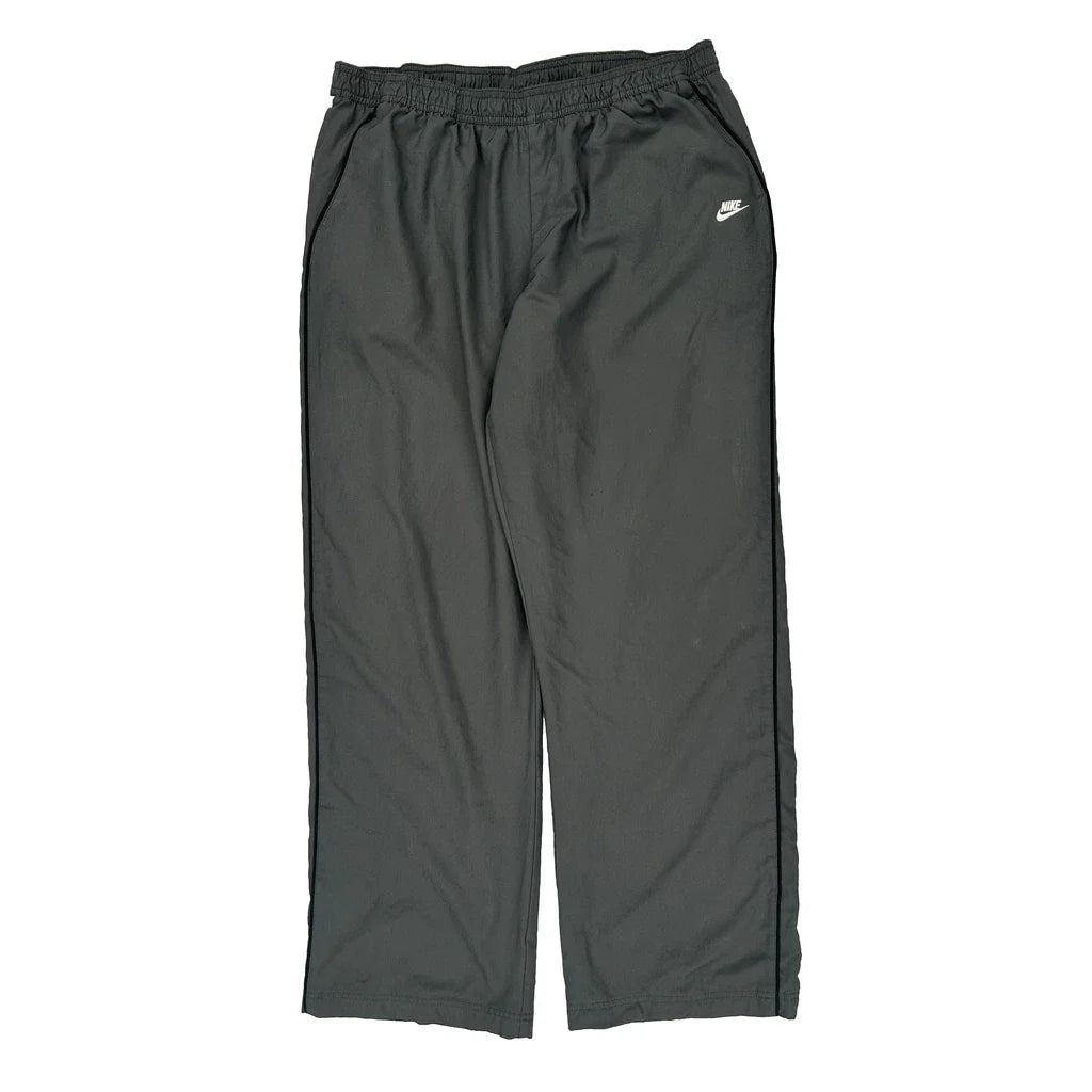 Age 12-13 Nike Tracksuit - XL Grey Polyester Refurbished - Thrifted (note: this is a term often used to describe second- refurbished available on Cerqular