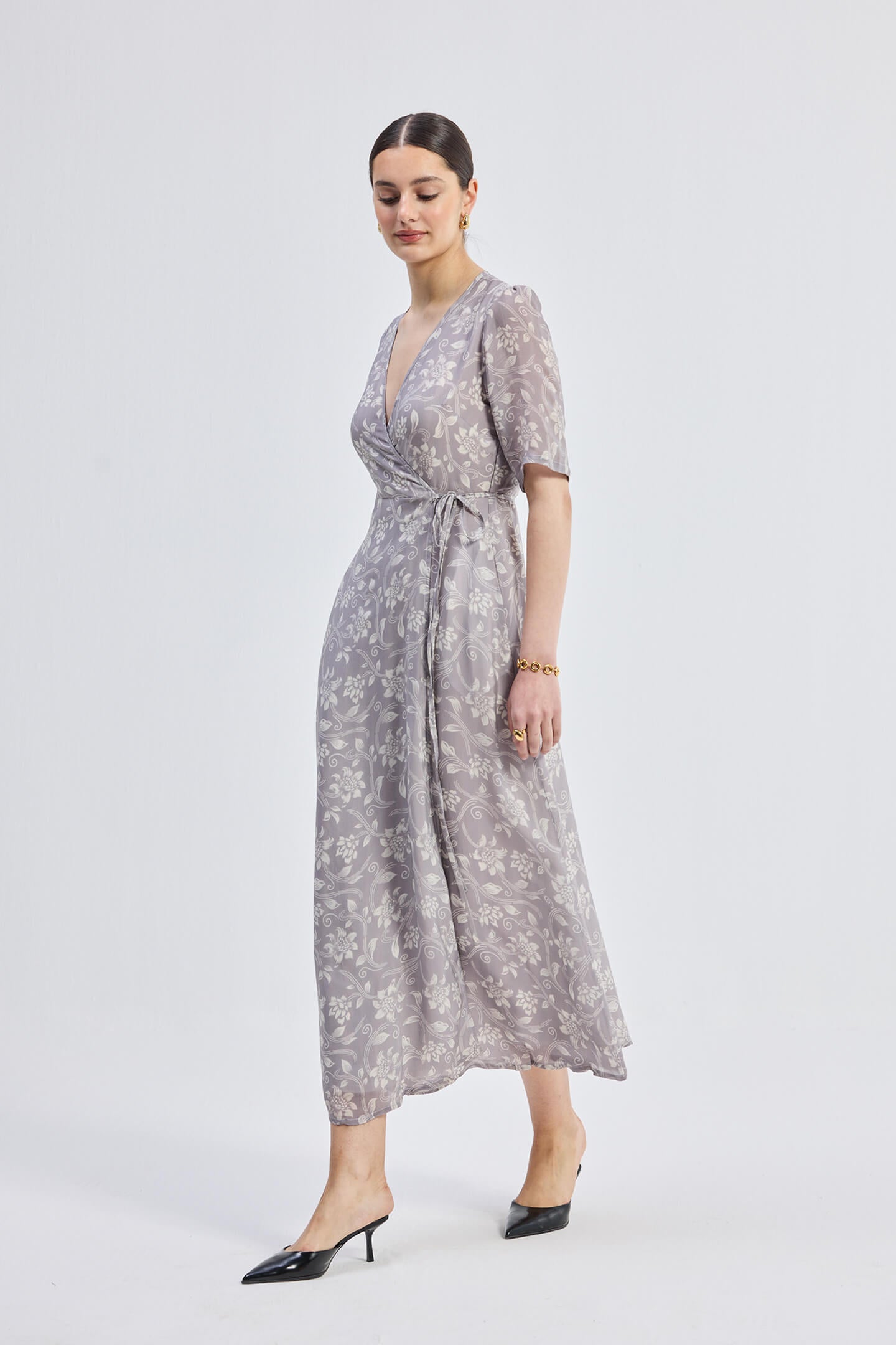 Maxi Wrap Floral dress in Vintage Vines | Color: Vintage Vines | Size: 2XL Refurbished - Resistor (Note: This is a generic term for an electronic component, refurbished available on Cerqular