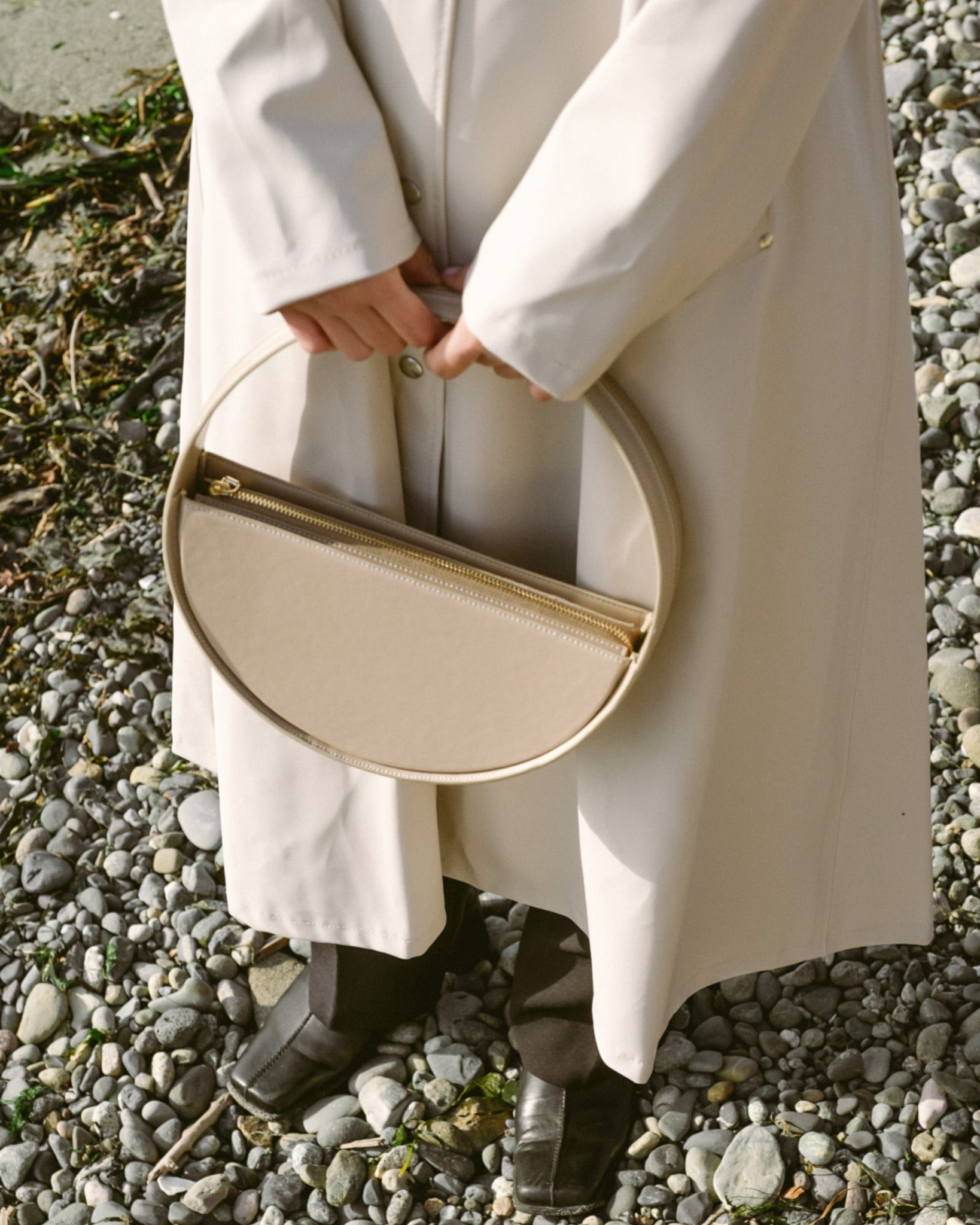 🌽 RE:ONE Corn Leather Bag – SAND | Color: Sand Refurbished - ONE (assuming it refers to the brand "ONE") refurbished available on Cerqular