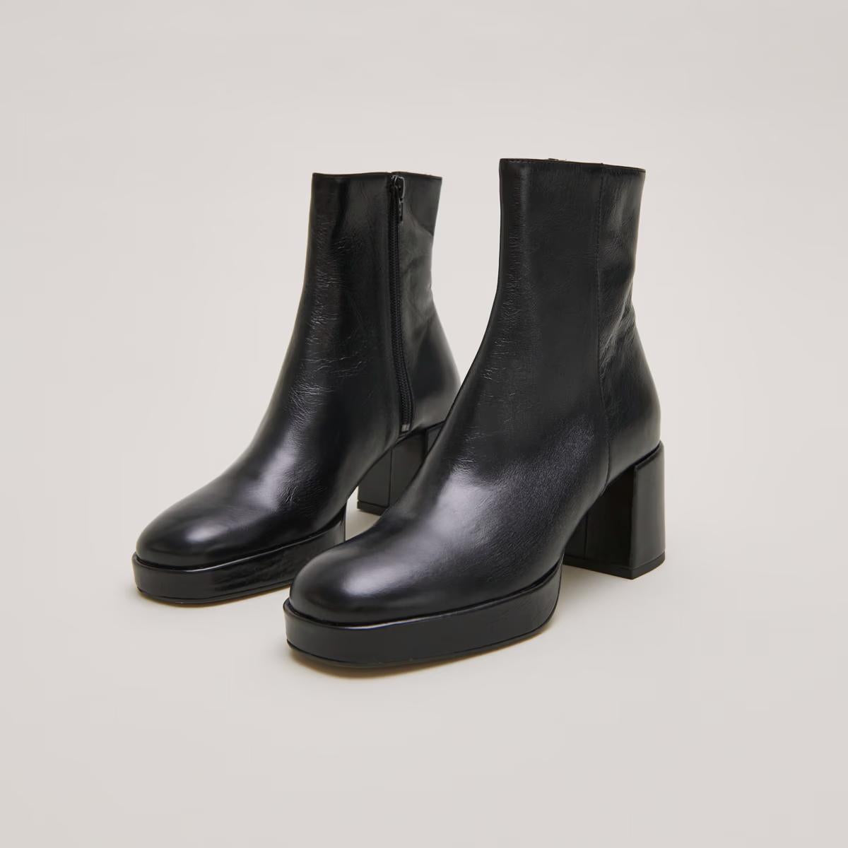 088- Vanves Cuir Vieilli Noir | Color: NOIR | Size: 37 Refurbished - Rue Madame is a known brand, and the standardized name is " refurbished available on Cerqular