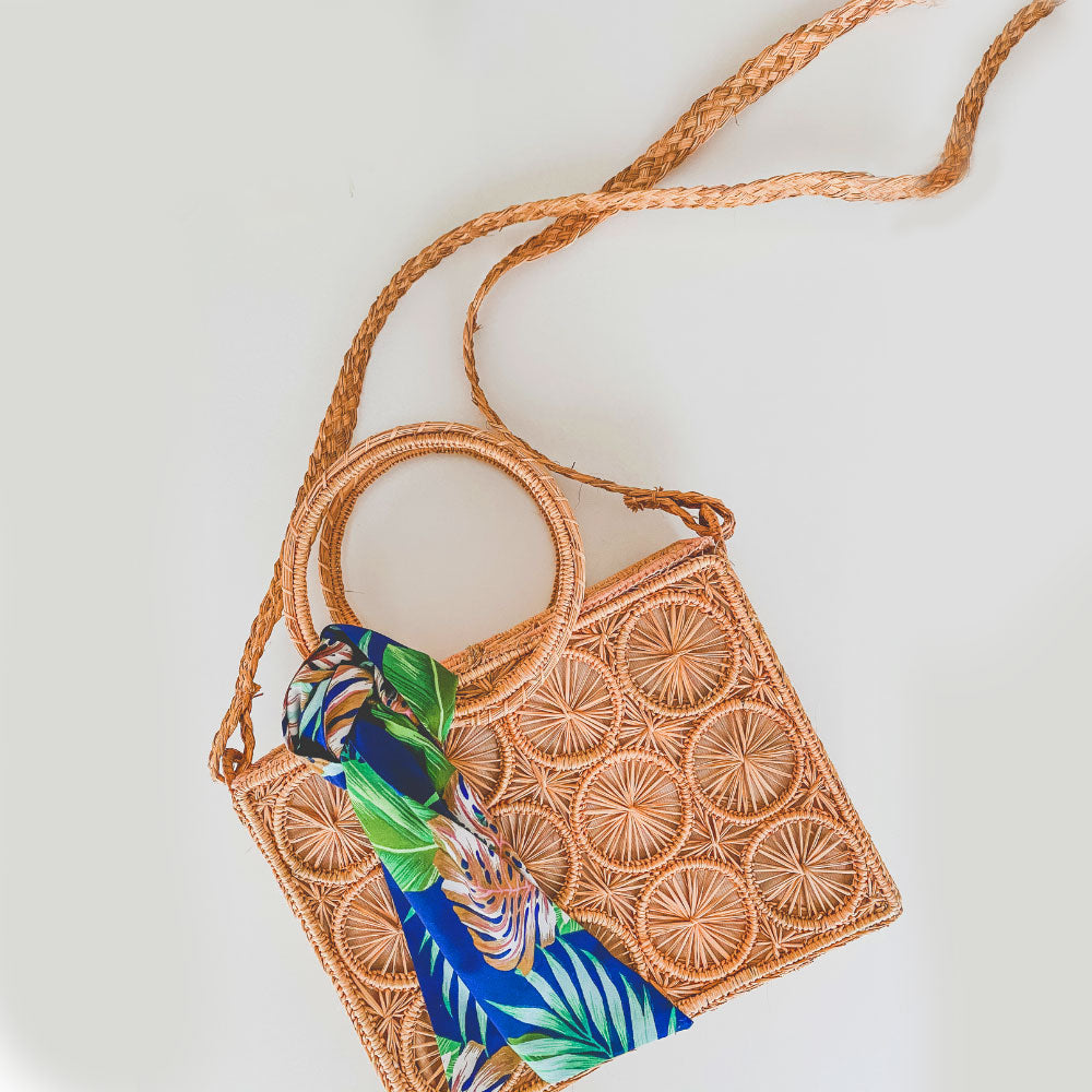 Cross Body Mambo Bag - Straw Bag - Handmade Iraca Palm Bag | Color: Café Refurbished - Apalma Handmade refurbished available on Cerqular