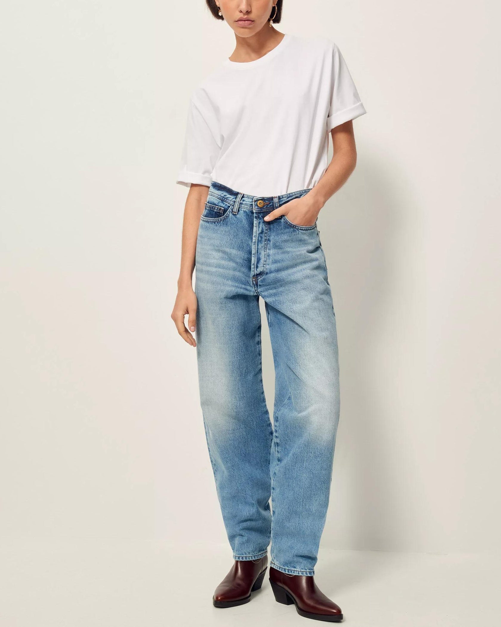 Jeans Baggou Astral-Blue | Color: ASTRAL BLUE | Size: FR-40 Refurbished - Rue Madame is a known brand, and the standardized name is " refurbished available on Cerqular