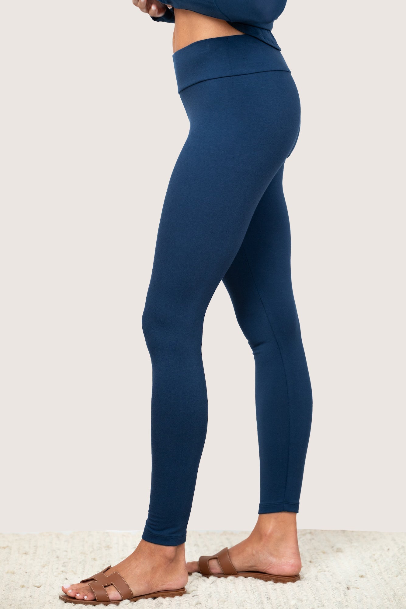 Ultimate Leggings | Color: Navy | Size: L Refurbished - N/A refurbished available on Cerqular