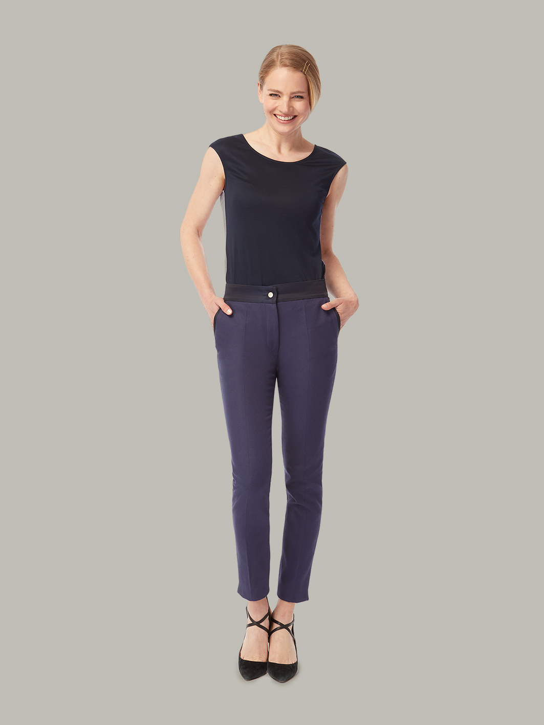 LAELIA | Reversible Cotton Tee | Colour: GRAPHITE | Size: S Refurbished - N/A refurbished available on Cerqular