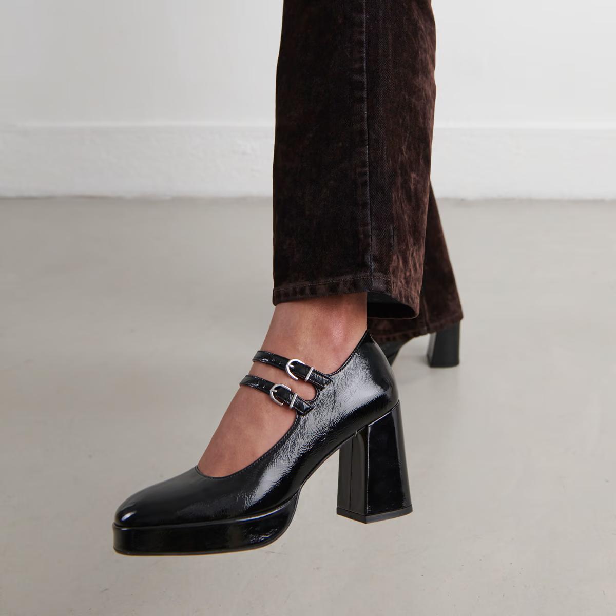 Buy 088- Verite Vernis Plisse Noir | Color: NOIR | Size: 39 Refurbished - $244.20 088- Verite Vernis Plisse Noir | Color: NOIR | Size: 39 Refurbished - Rue Madame is a known brand, and the standardized name is " refurbished available on Cerqular