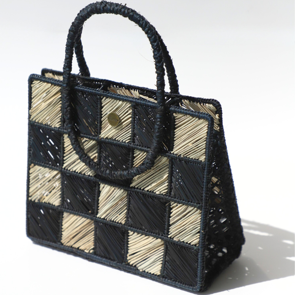 Chess Bag - Straw Bag - Iraca Palm - Hand Bag - Top Handle Purse Refurbished - Apalma Handmade refurbished available on Cerqular
