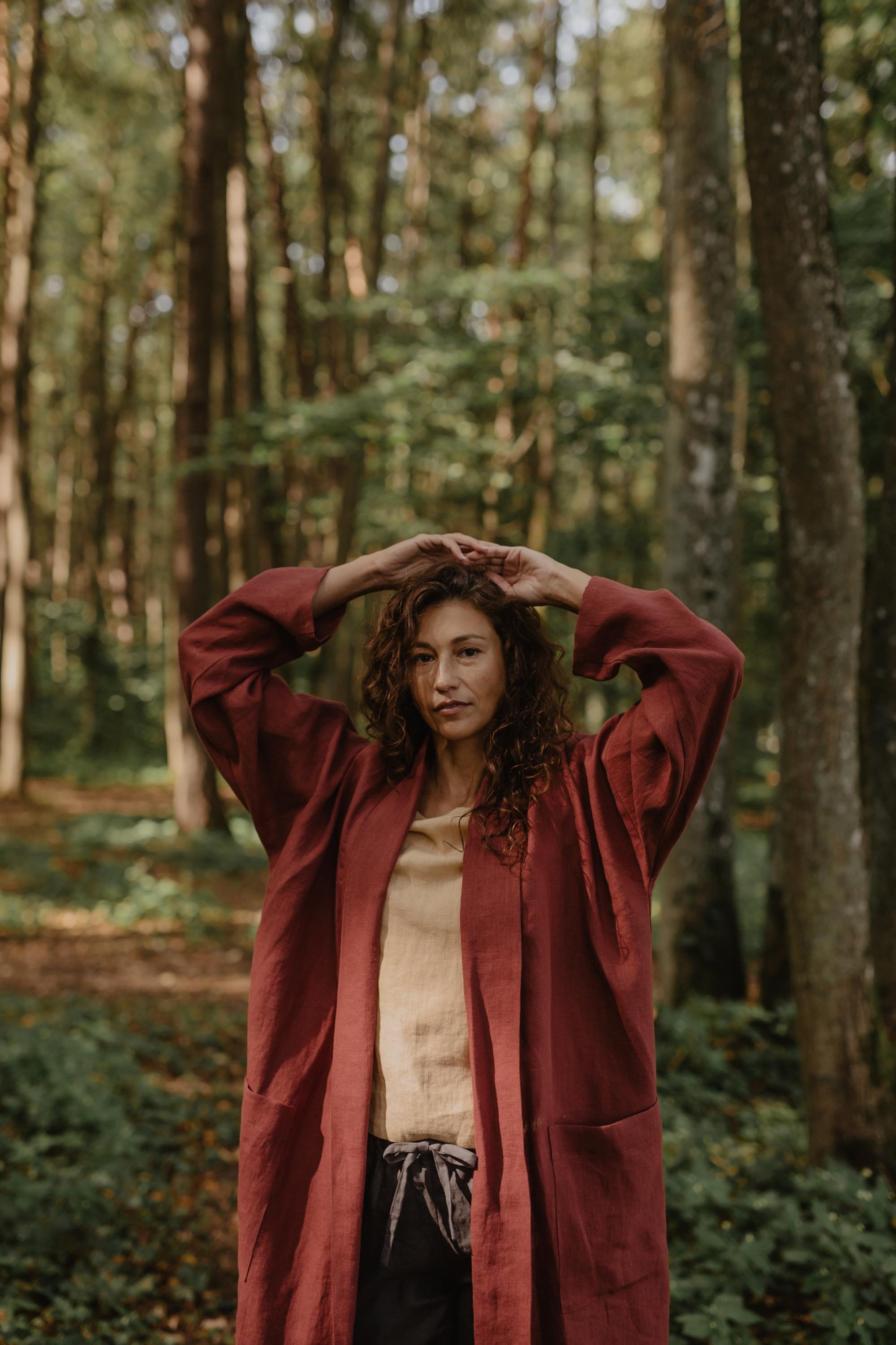 Vilnius mid length linen coat in Terracotta | Size: XS Refurbished - Amour Linen refurbished available on Cerqular