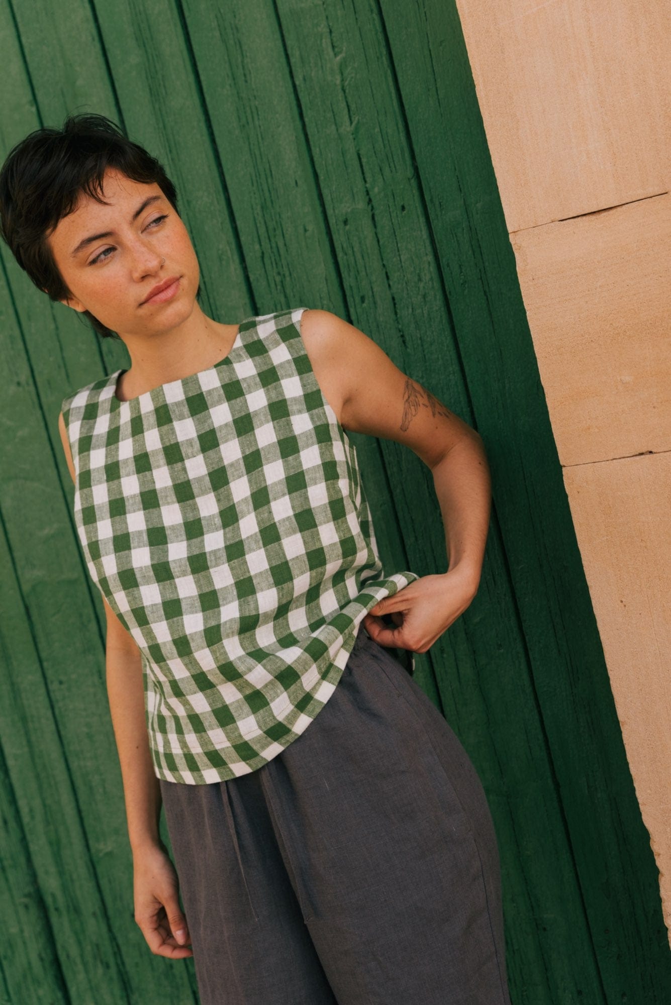 Buy Lucia classic sleeveless linen top in Green Gingham | Size: XL Refurbished - $80.00 Lucia classic sleeveless linen top in Green Gingham | Size: XL Refurbished - Amour Linen refurbished available on Cerqular