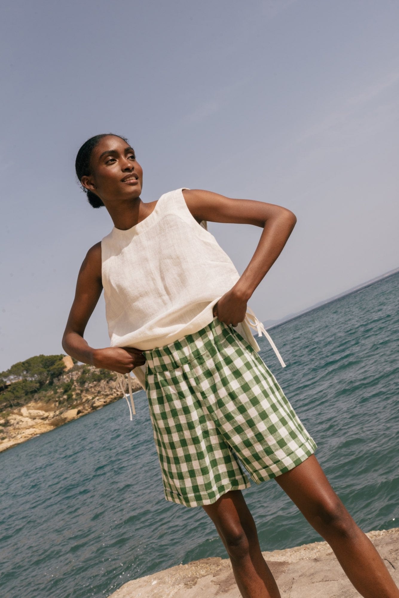Buy Mia linen shorts in Green Gingham | Size: L Refurbished - $79.00 Mia linen shorts in Green Gingham | Size: L Refurbished - Amour Linen refurbished available on Cerqular