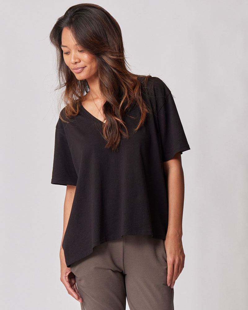 Every Day, Every Way Tee: The Core Colors | Color: Black | Size: L Refurbished - N/A (Note: There is no well-known brand named "M refurbished available on Cerqular