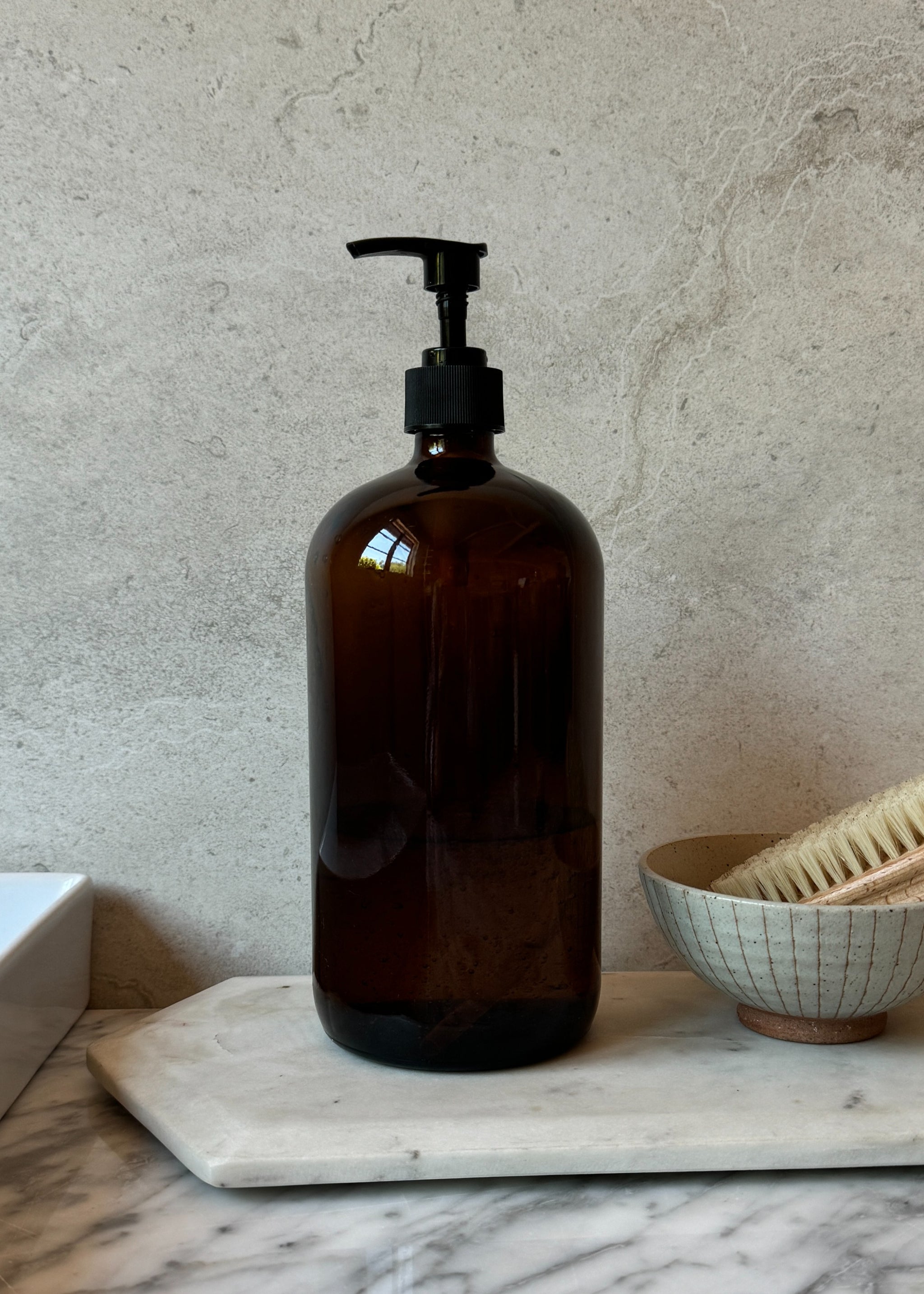 Amber Glass Bottle 32oz | Size: 32oz with Standard Pump Refurbished - Murchison-Hume refurbished available on Cerqular
