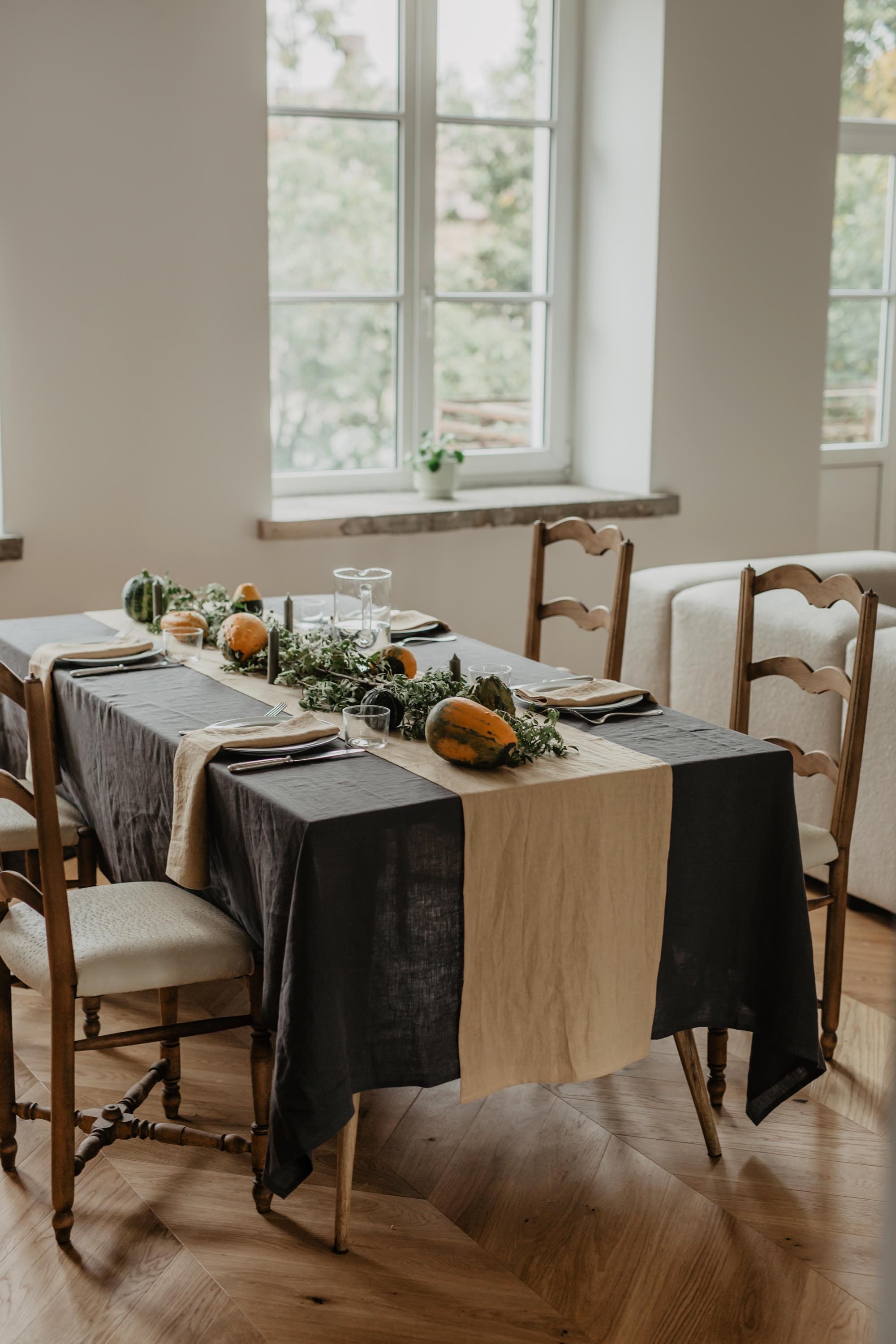 Linen tablecloth in Charcoal | Size: Round 79""/200 cm Refurbished - Amour Linen refurbished available on Cerqular