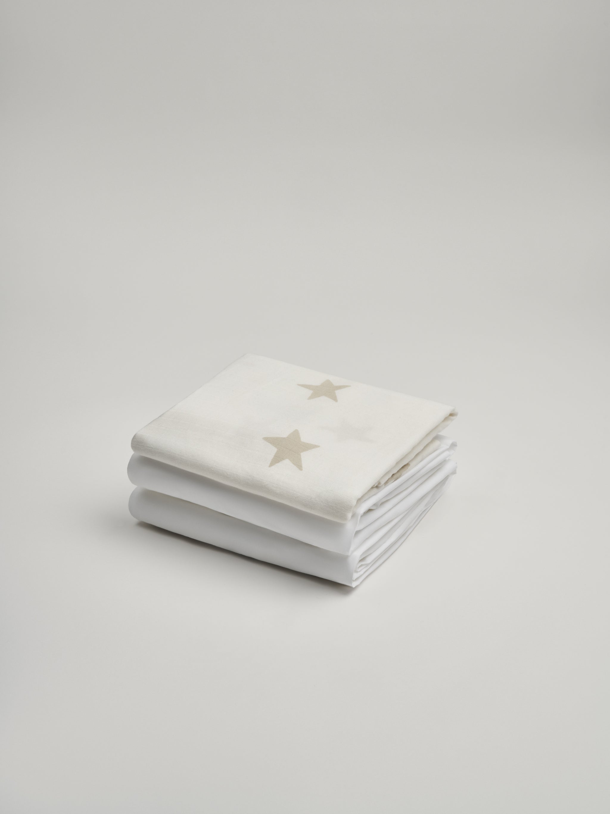 Organic and Fairtrade Cotton Crib Sheet and Muslin Wrap Set | Color: White Stars Refurbished - Takara (note: this is a Japanese brand, but it's possible refurbished available on Cerqular