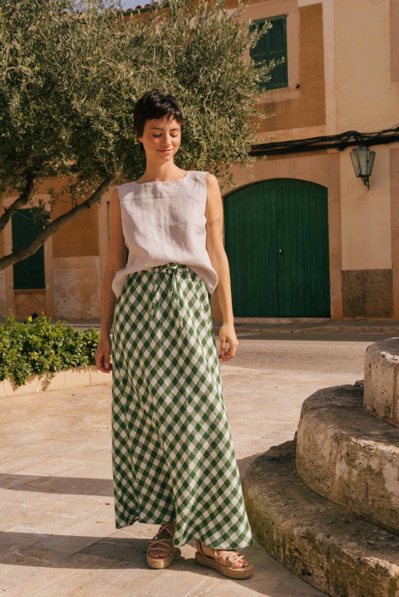 Buy Ciara linen slip skirt in Green Gingham | Size: XL Refurbished - $96.00 Ciara linen slip skirt in Green Gingham | Size: XL Refurbished - Amour Linen refurbished available on Cerqular