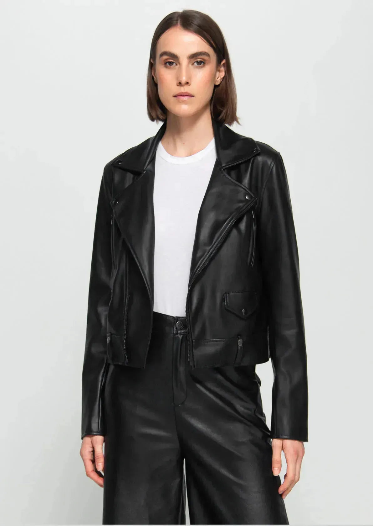 Hudson All Black | size: L Refurbished - Dauntless (note: this could refer to multiple things, including a video refurbished available on Cerqular