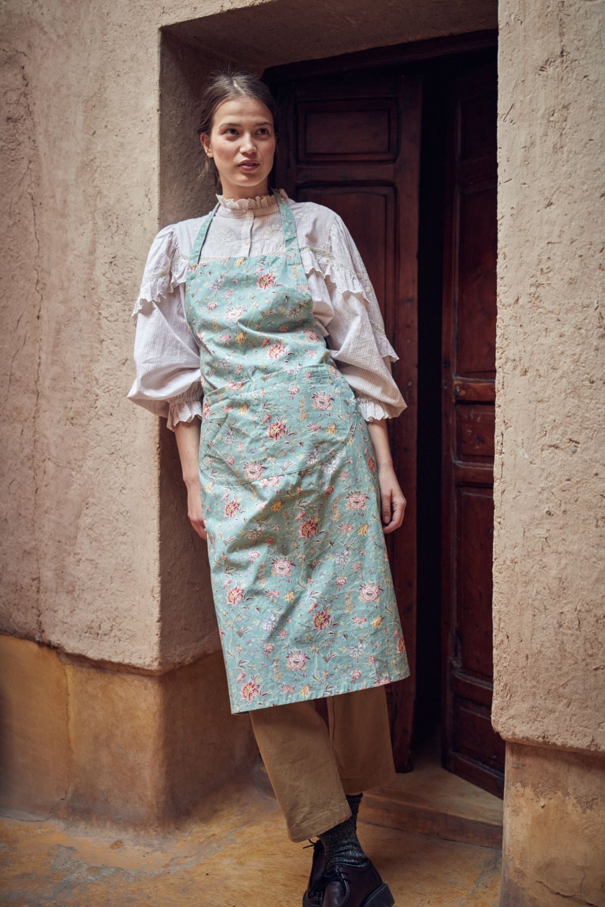 Buy Women's apron Refurbished - $28.60 Women's apron Refurbished - N/A (Note: This brand may not be well-known globally refurbished available on Cerqular