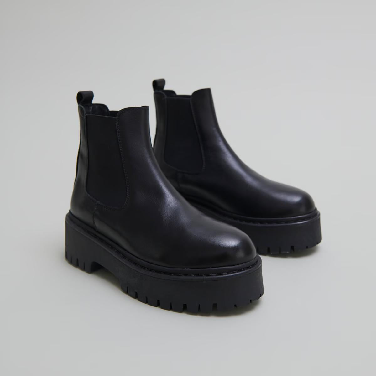 Buy 525- Ravie Cuir Noir | Color: NOIR | Size: 38 Refurbished - $183.74 525- Ravie Cuir Noir | Color: NOIR | Size: 38 Refurbished - Rue Madame is a known brand, and the standardized name is " refurbished available on Cerqular