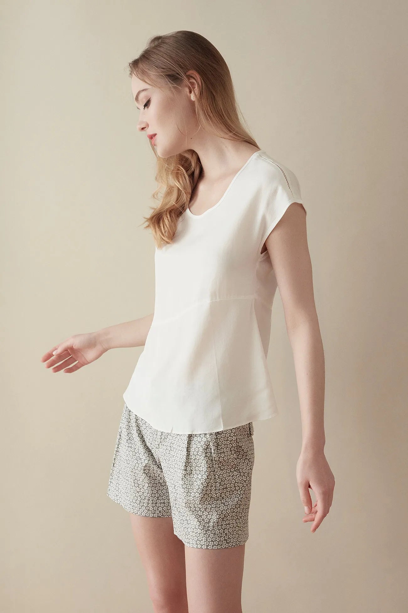 Carefree Short - Grey Daisy | Size: S Refurbished - N/A refurbished available on Cerqular