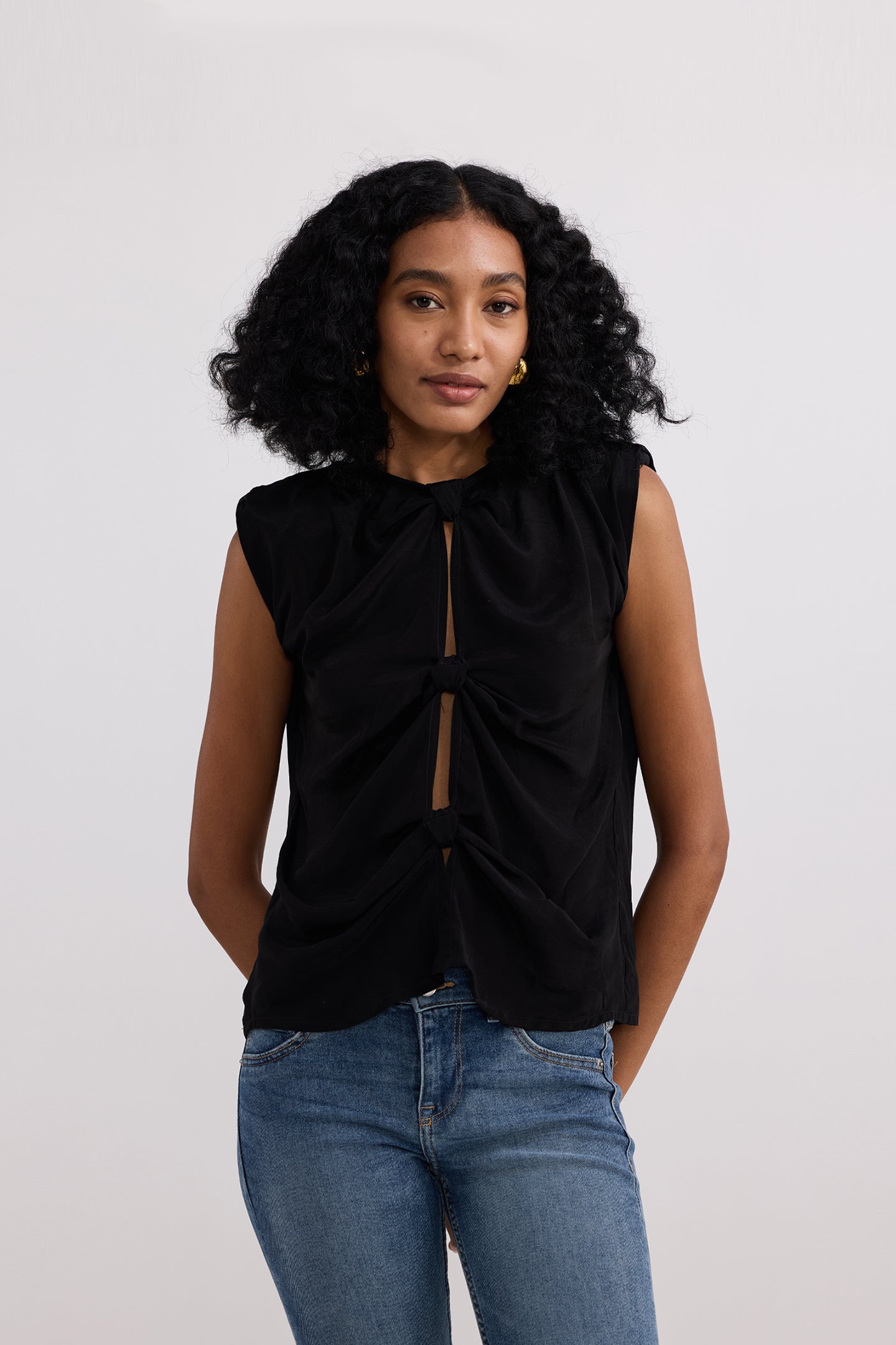 The Knot-so-Basic Top in Black | Color: Black | Size: XL Refurbished - Resistor (Note: This is a generic term for an electronic component, refurbished available on Cerqular
