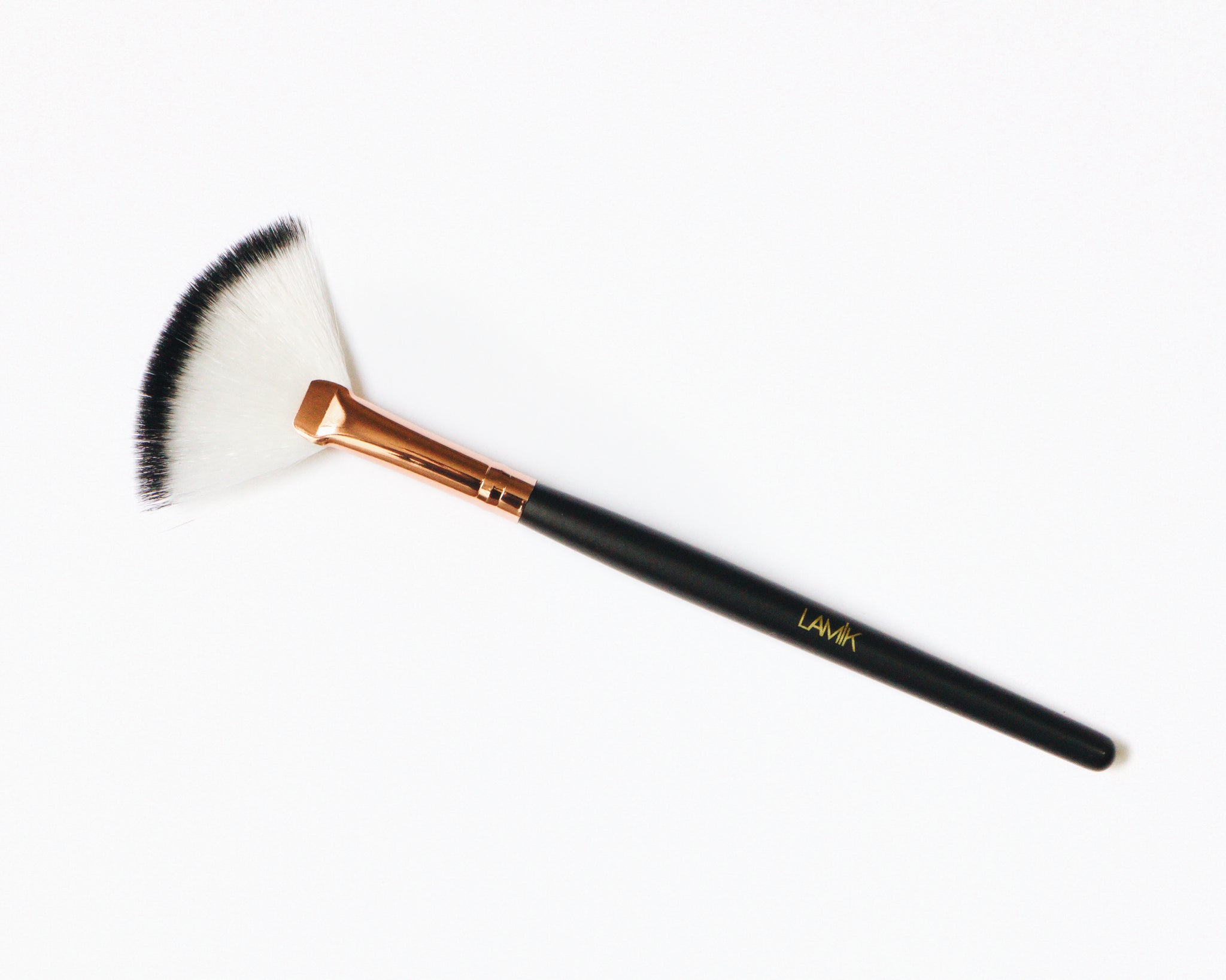 Power Fan Brush Refurbished - LAMIK Beauty refurbished available on Cerqular