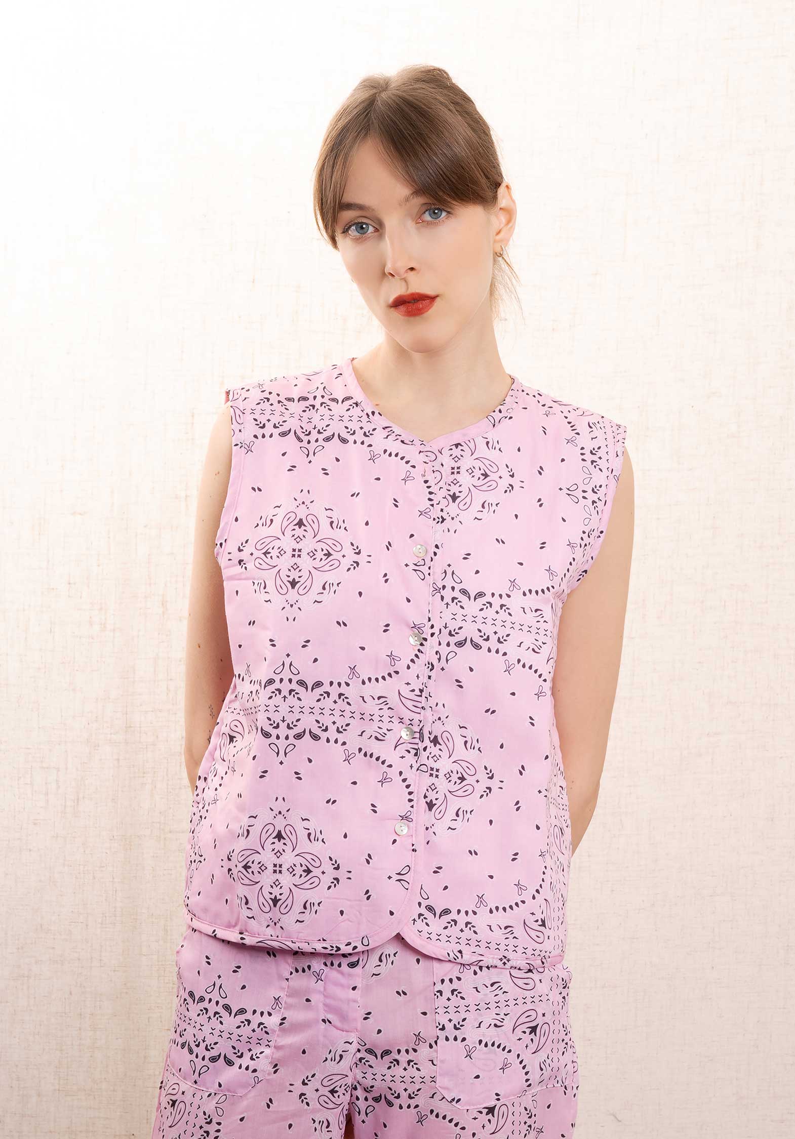Jacket 6325 Pink-Paisley | Color: PINK PAISLEY | Size: U Refurbished - N/A (I could not find a well-known brand with this name refurbished available on Cerqular