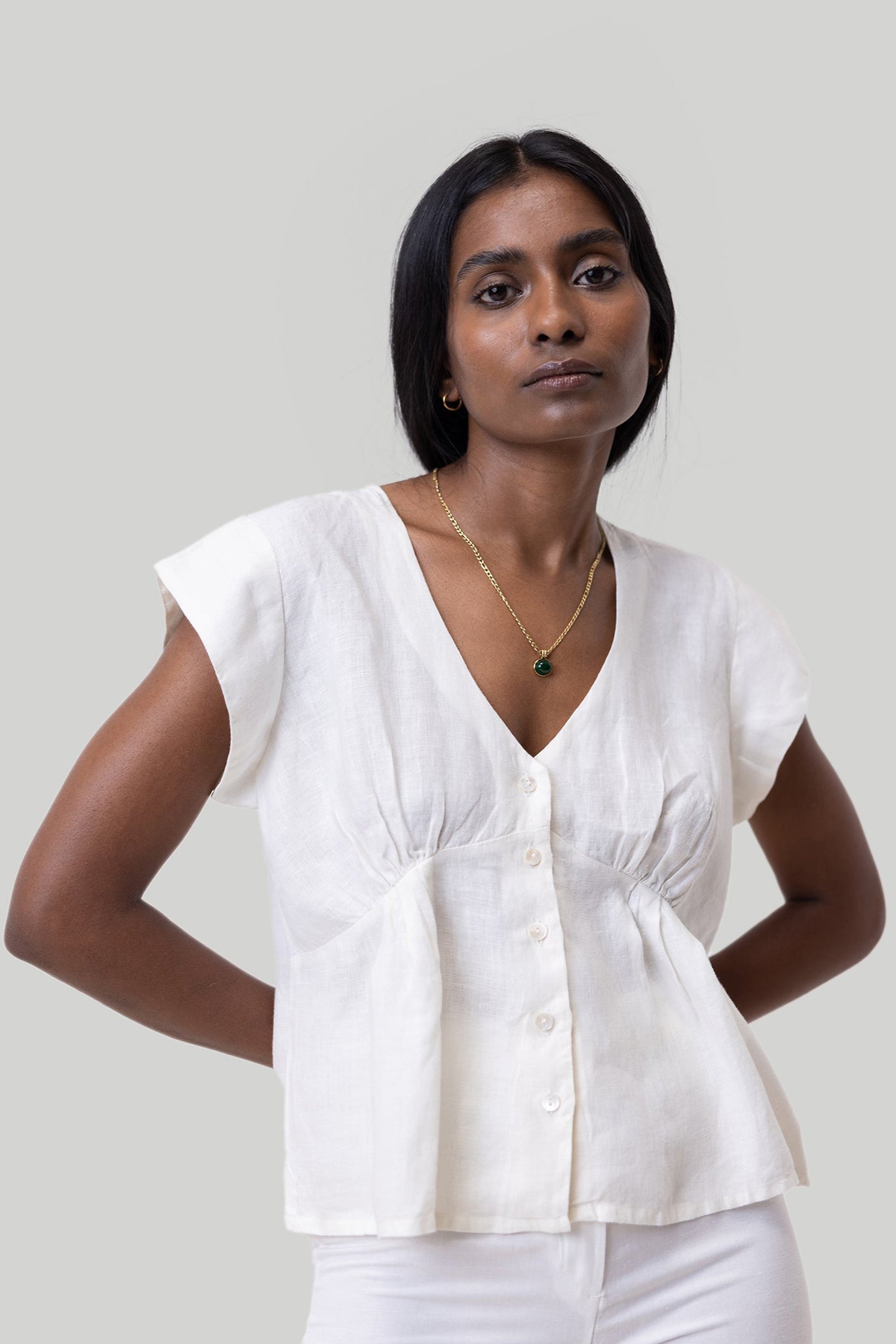 Deep V-neck Top in Off-white | Color: Off-white | Size: XL Refurbished - Resistor (Note: This is a generic term for an electronic component, refurbished available on Cerqular