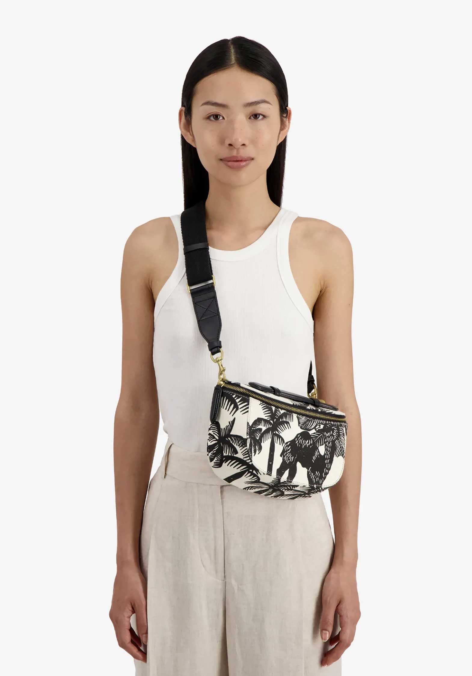 Crossbody Bag Ma19gdu01 Black-White | Color: BLACK WHITE | Size: U Refurbished - Rue Madame is a known brand, and the standardized name is " refurbished available on Cerqular