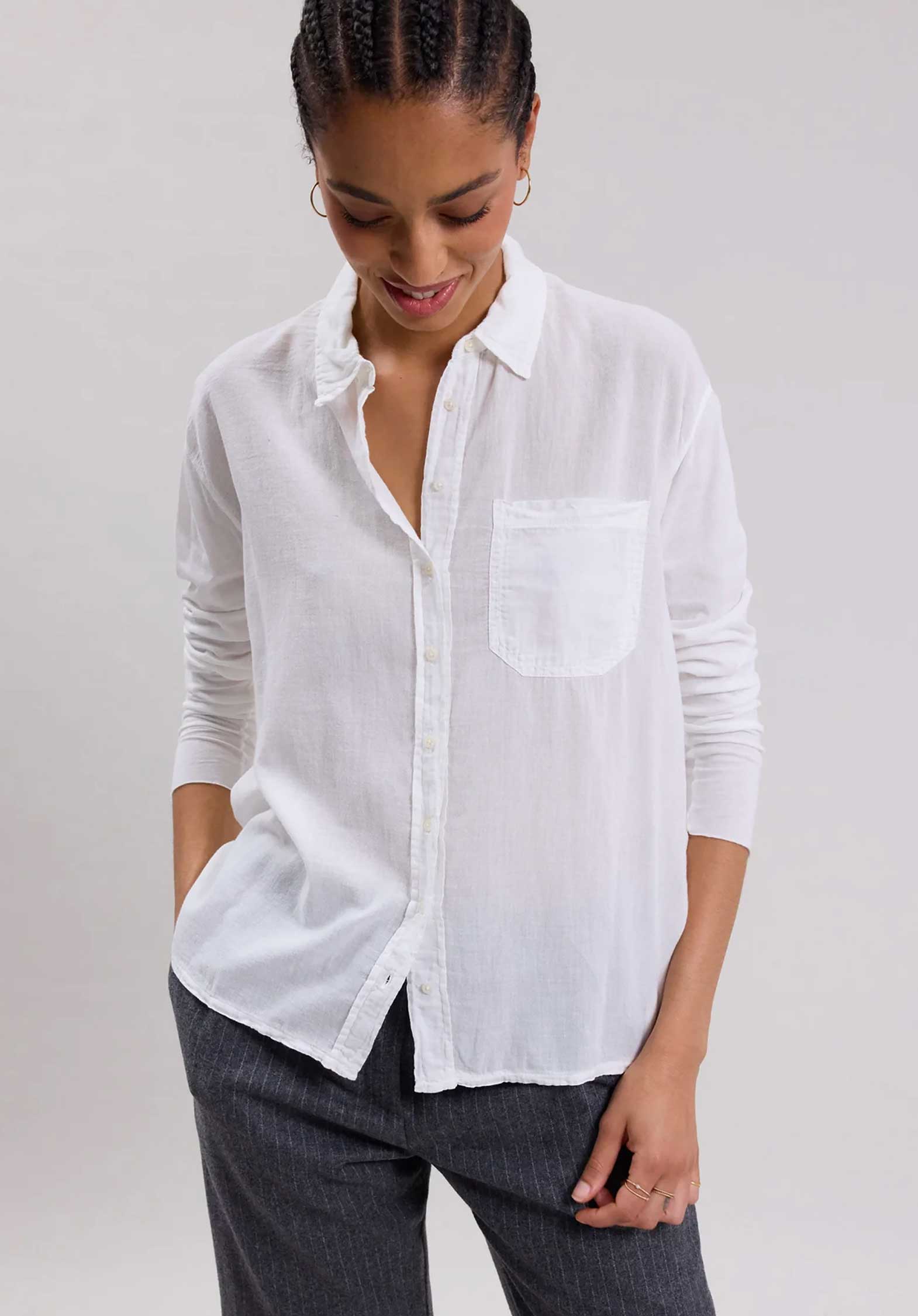 Blouse Tallez Bctd501 White | Color: WHITE | Size: 2-M Refurbished - Rue Madame is a known brand, and the standardized name is " refurbished available on Cerqular