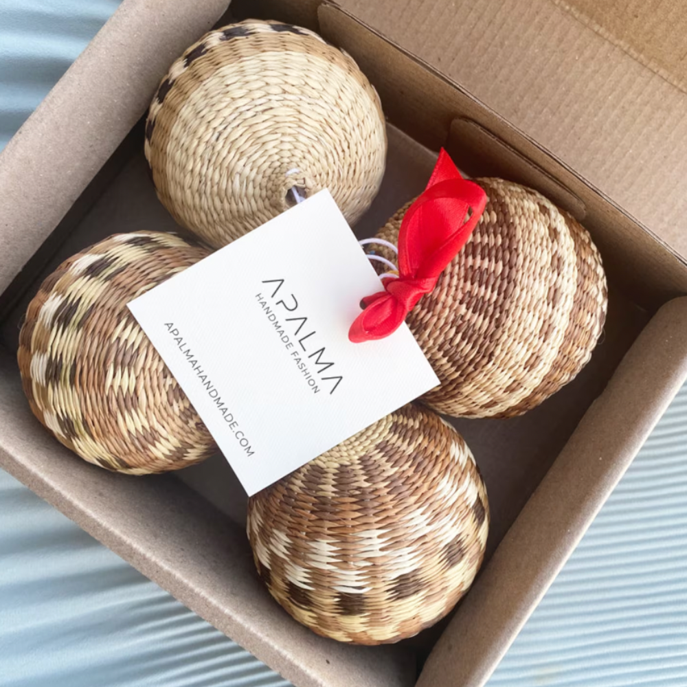 Pack of 4 Boho Christmas Baubles / Balls / Ornaments - Handmade in Iraca Palm | Color: Brown Colors Refurbished - Apalma Handmade refurbished available on Cerqular