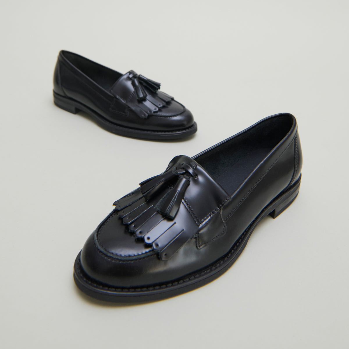 Buy 655- Nelle Cuir Glace Noir | Color: NOIR | Size: 41 Refurbished - $200.64 655- Nelle Cuir Glace Noir | Color: NOIR | Size: 41 Refurbished - Rue Madame is a known brand, and the standardized name is " refurbished available on Cerqular