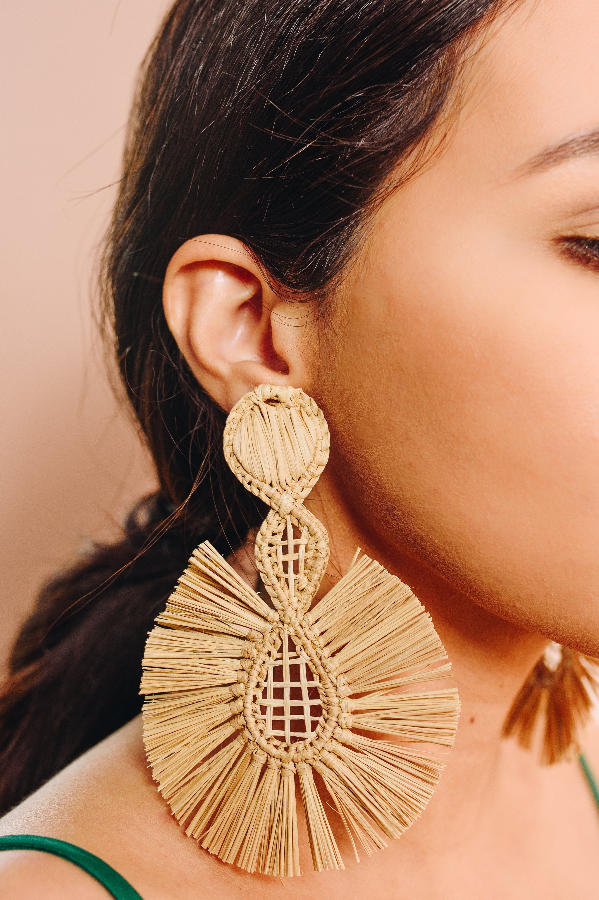 Sea Green Palm Earrings - Handmade Iraca Palm Earrings | Color: Natural Color Refurbished - Apalma Handmade refurbished available on Cerqular