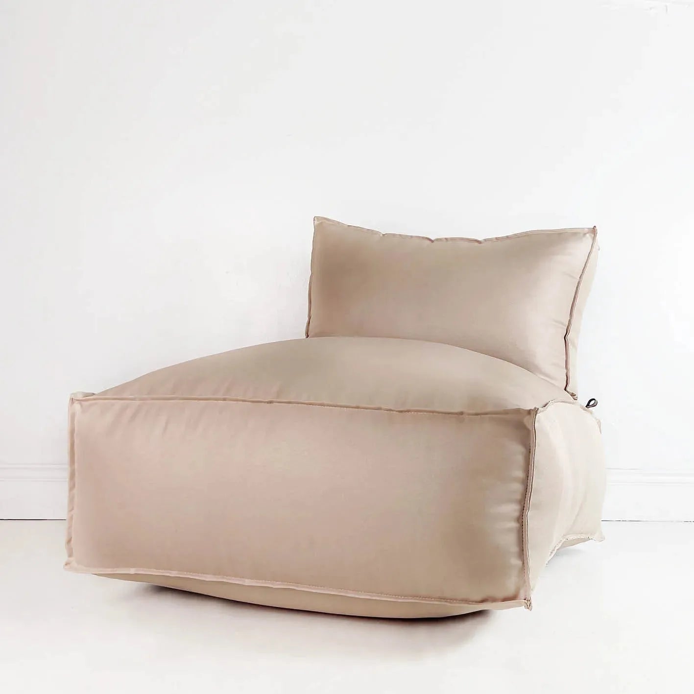 Buy Pufa pod?ogowa OOH POUF! - Garden Edition | Rozmiar: L | Kolor: Deepest Ocean Refurbished - $644.00 Pufa pod?ogowa OOH POUF! - Garden Edition | Rozmiar: L | Kolor: Deepest Ocean Refurbished - N/A (Note: I could not find a well-known brand with refurbished available on Cerqular