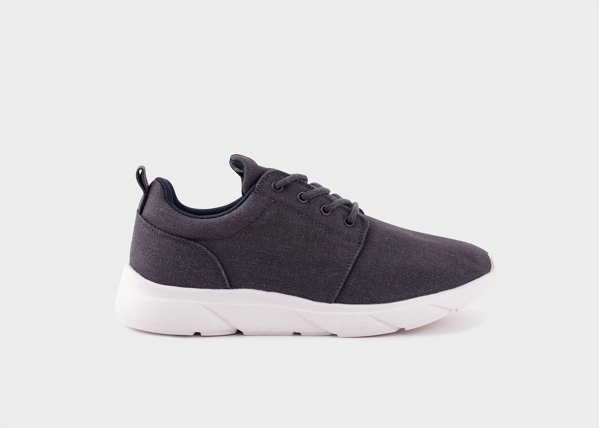 Explorer V2 for Men Recycled Blue | Size: US M 7 | EU 39 Refurbished - 8000Kicks refurbished available on Cerqular