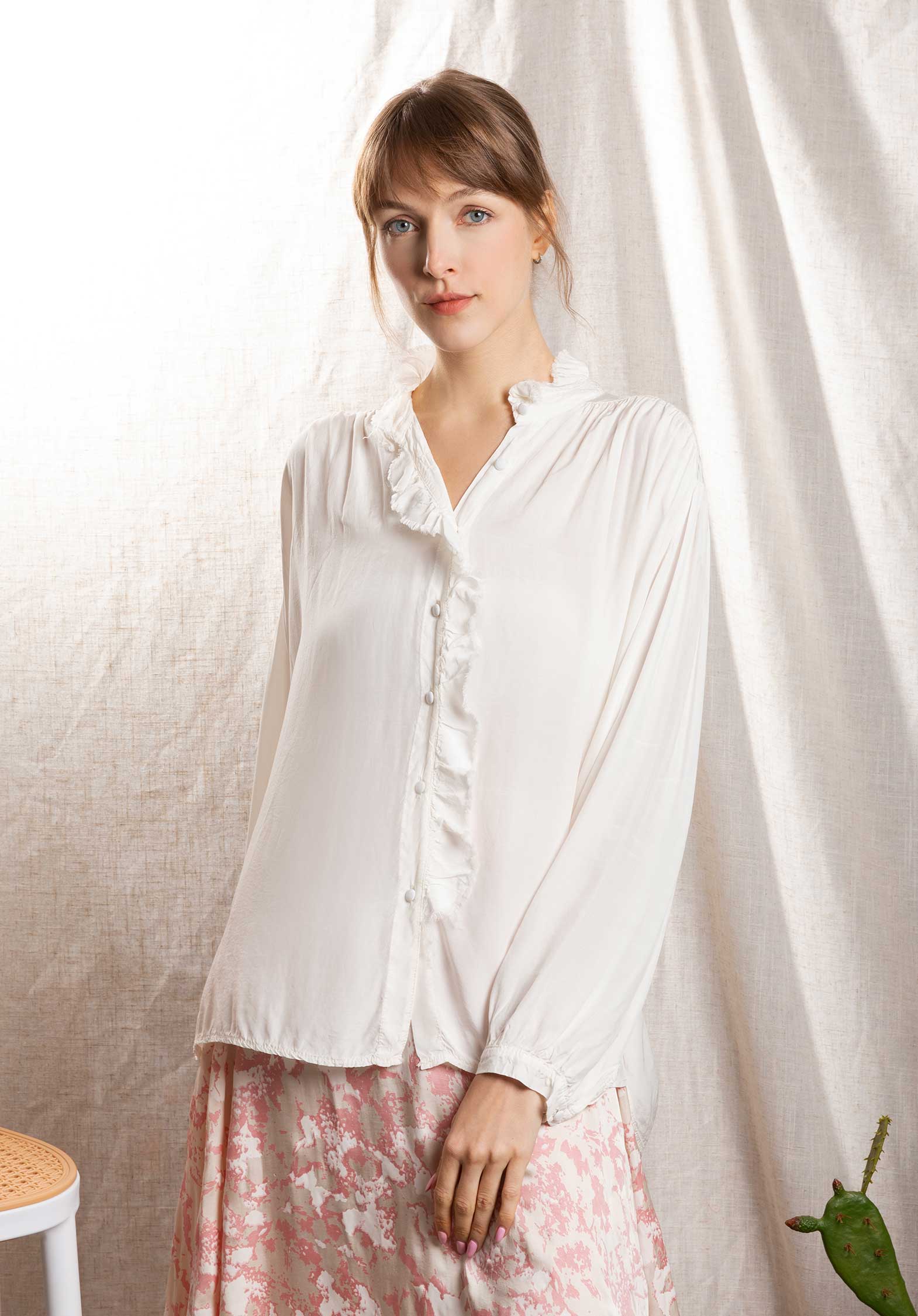 Blouse C100173 White | Color: WHITE | Size: U Refurbished - N/A (I could not find a well-known brand with this name refurbished available on Cerqular