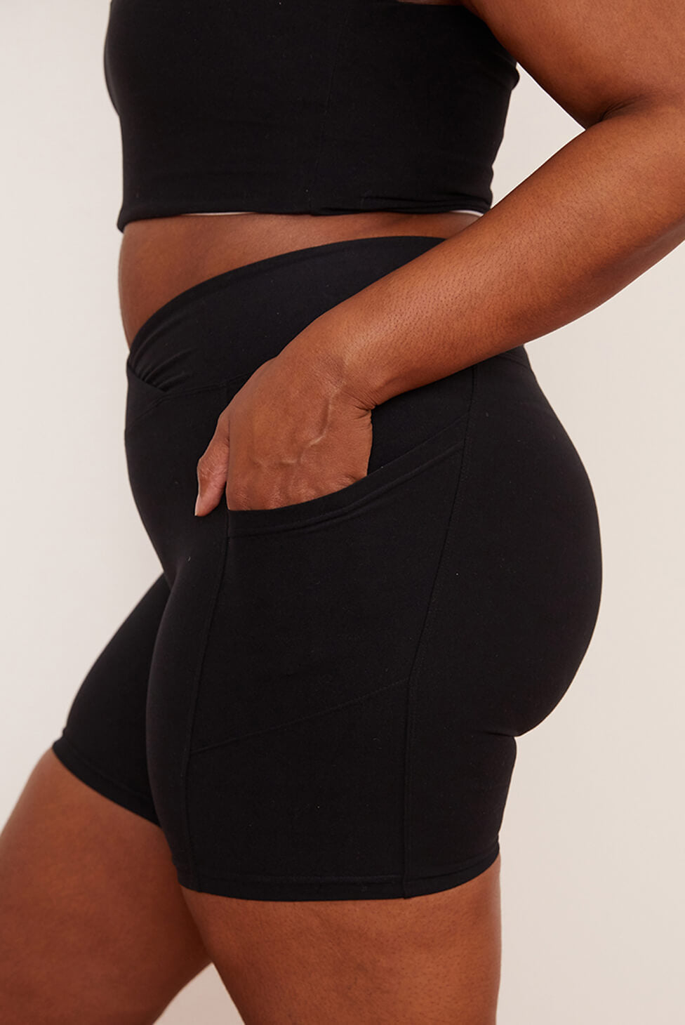 Onyx Midi Bike Short | Size: XS | Color: Onyx | Style: Ruching Refurbished - N/A (Note: There is a clothing brand called "Wolven refurbished available on Cerqular