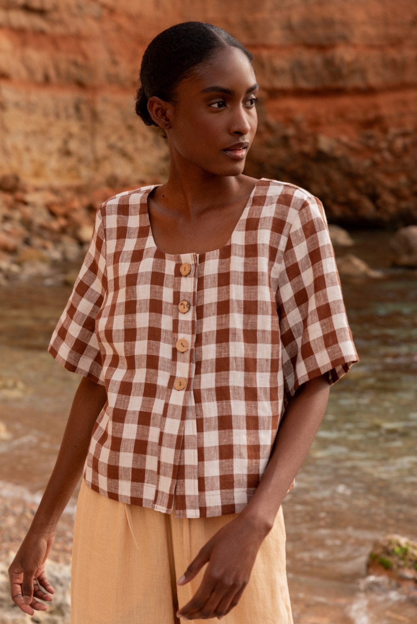 Maeve button linen top in Mocha Gingham | Size: S Refurbished - Amour Linen refurbished available on Cerqular