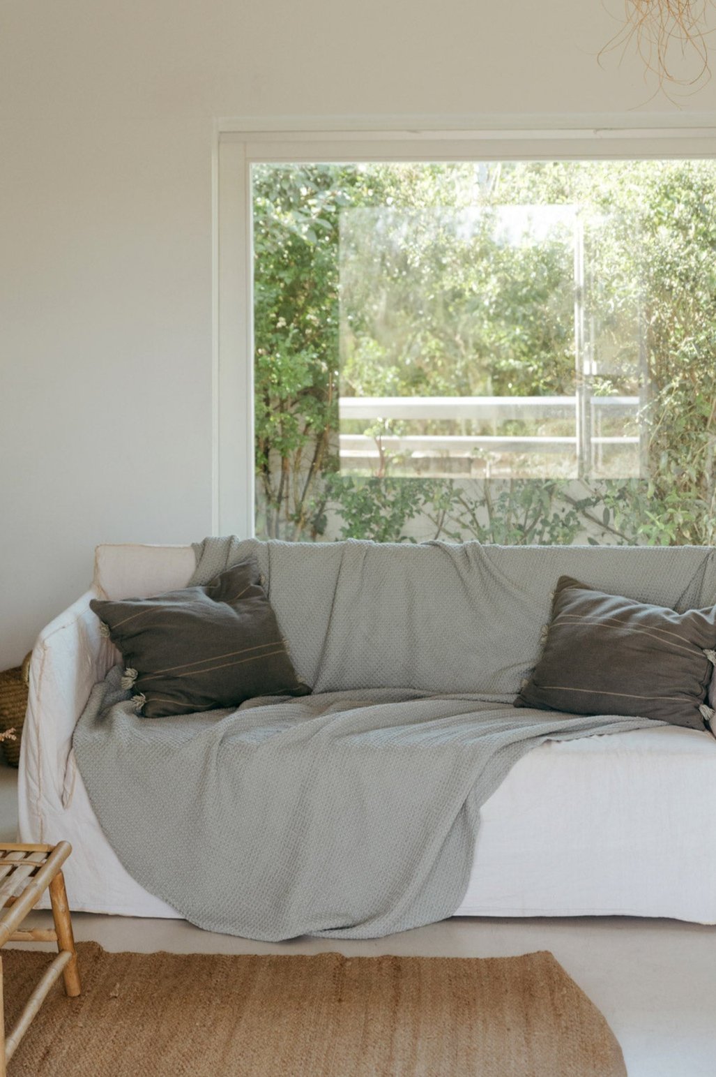 Linen waffle bed throw in Sage Green | Size: 53x81""/135x205cm | Color: Sage Green Refurbished - Amour Linen refurbished available on Cerqular