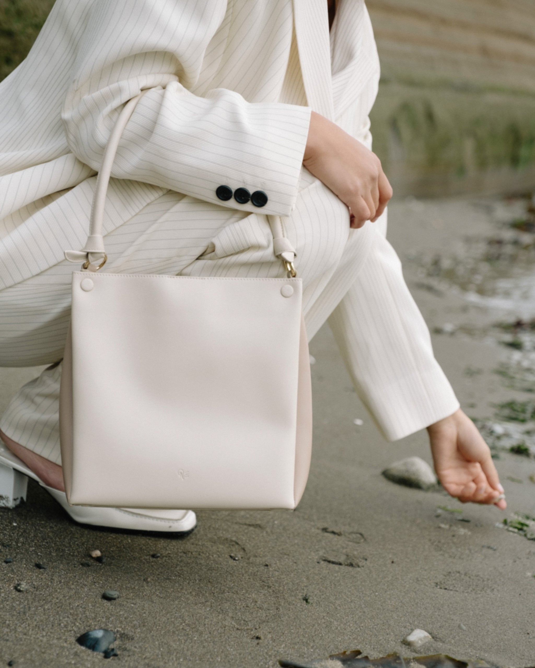 🌽 Mini Two-Tone Tote Corn Leather | Color: Oat & Sand Refurbished - ONE (assuming it refers to the brand "ONE") refurbished available on Cerqular