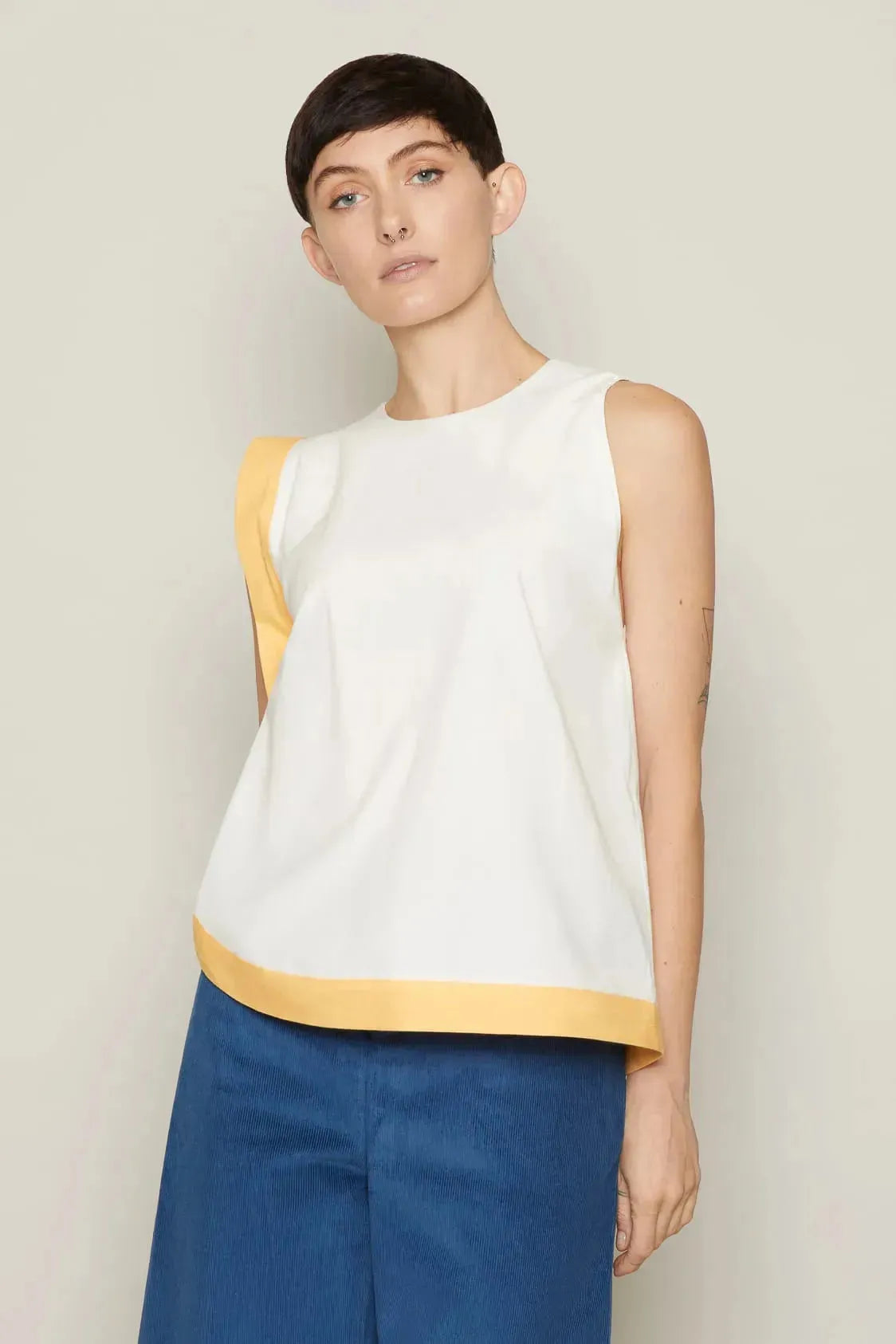 Ari Top (White & Orange) | size: 6XL Refurbished - N/A refurbished available on Cerqular