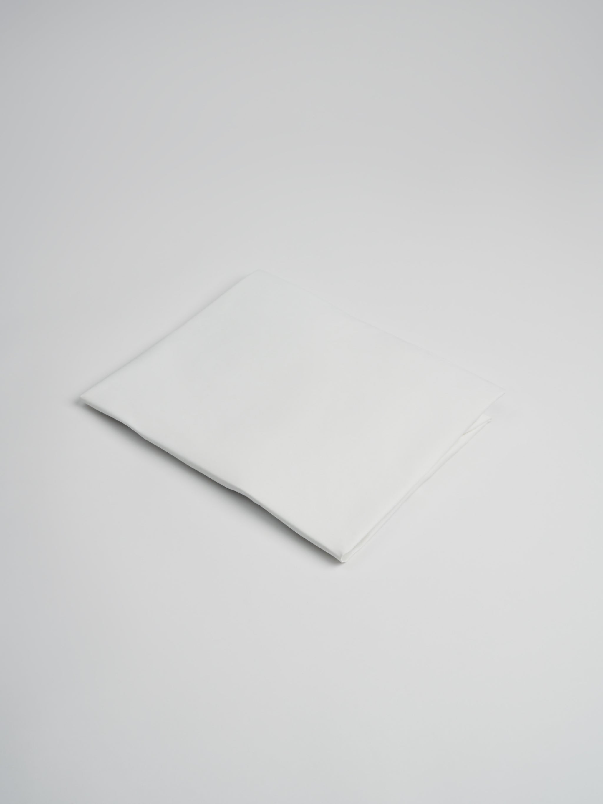 Organic and Fairtrade Cotton Crib Sheet | Color: White | Bedding size: crib Refurbished - Takara (note: this is a Japanese brand, but it's possible refurbished available on Cerqular